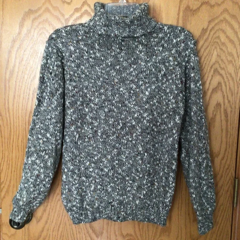 Illustrations - Vintage Gray Turtleneck Sweater with white, red, green, gold & p - Picture 2 of 7